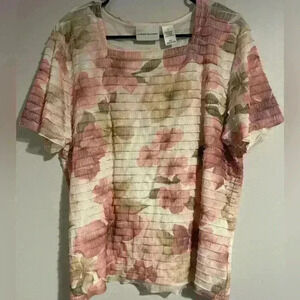 Women’s Alfred Dunner size L top EUC white/pink/taupe flowers with ruffle det